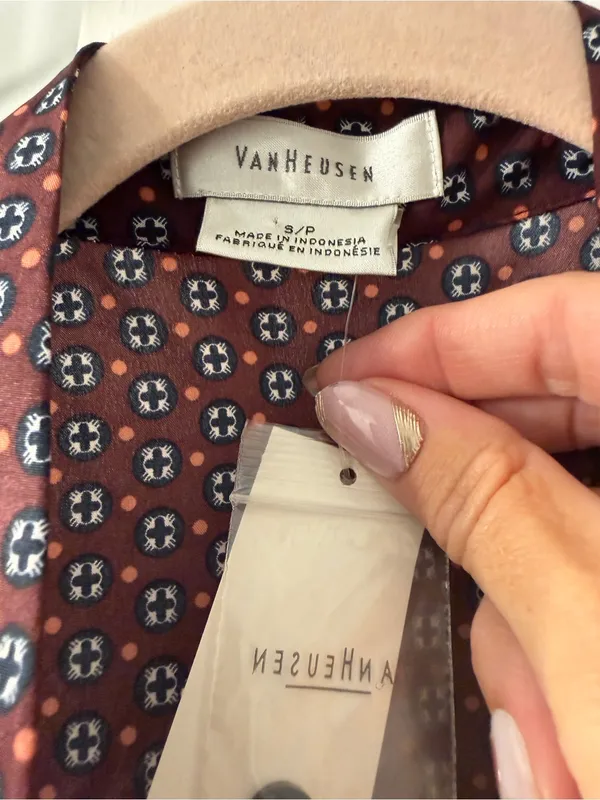 Van Heusen Sleeveless Printed Button-Front Top in Burgundy - Image 2