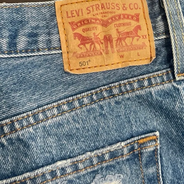 Levi's 501 Cut-Off Jean Shorts Medium Wash Distressed Denim High Rise Size 33 - Image 4