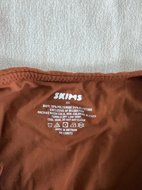 SKIMS Bodysuit Seamless - Image 4