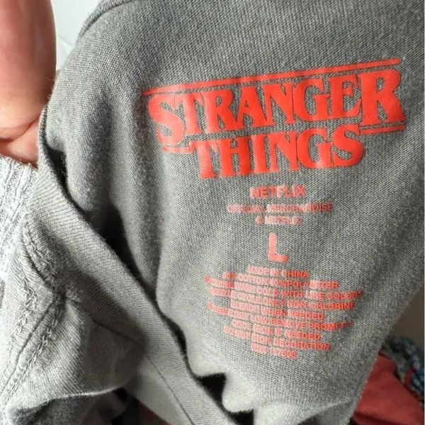 STRANGER THINGS “Friends Don’t Lie” Long‎ Sleeve Crop Top Juniors Size L - Image 3