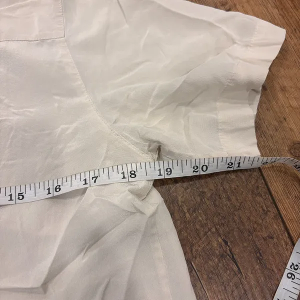 Aritzia BABATON Academy Matte Pearl 100% Silk Shortsleeve Blouse Button-Up 2XS - Image 7
