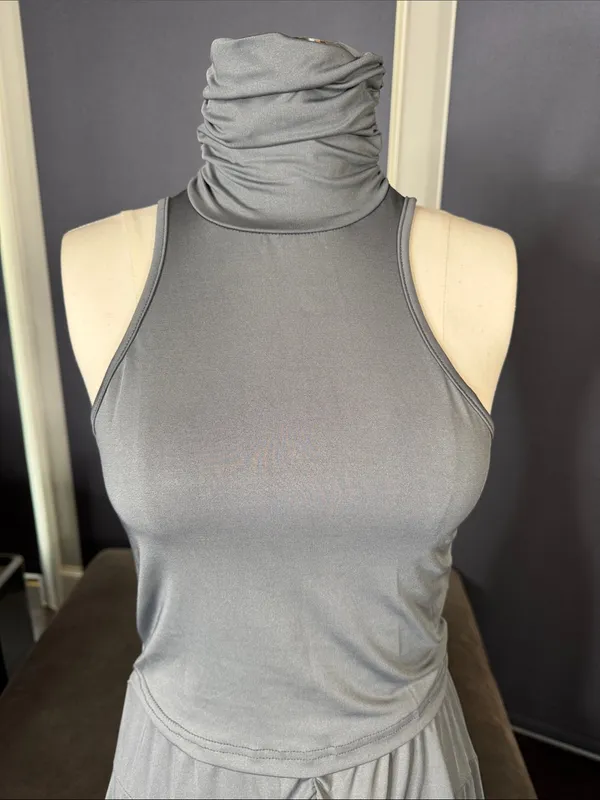 Women’s Sleeveless Grey Turtleneck Top and Matching Skirt Set Size S NEW - Image 4