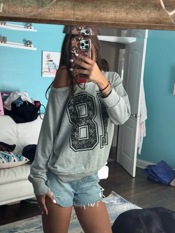 Self Esteem 18 vintage off the shoulder Crewneck - Image 3