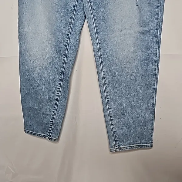 NWOT Levi's Silver Tab mom jeans light wash distressed ripped cropped jeans 29 - Image 6