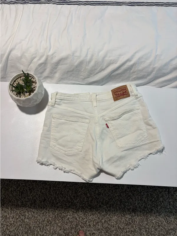Levis White Button Up Shorts  - Image 3