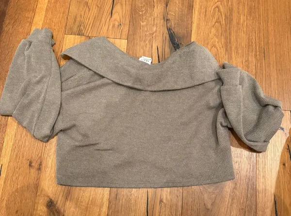 boutique long sleeve Size M - Image 3