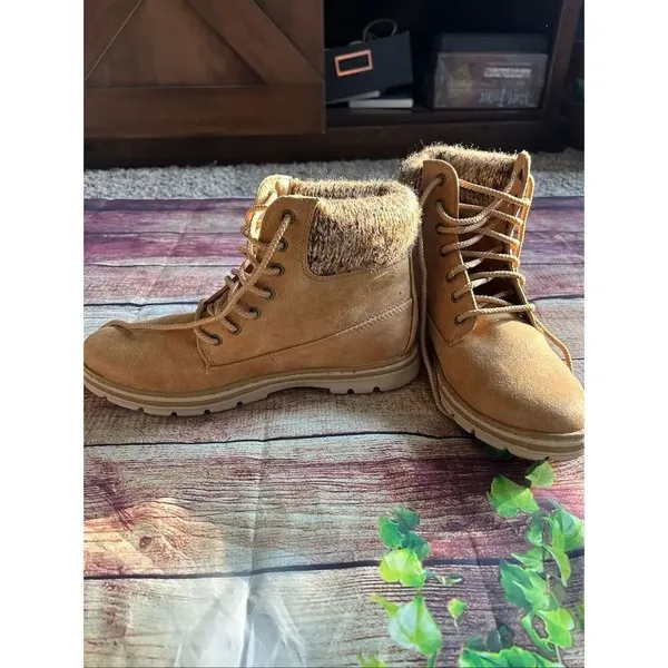 Cliffs by White Mountain Tan Suede Boot Size 8.5 - Image 2