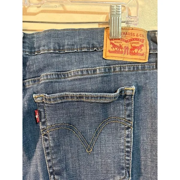 Levi's Boyfriend Jeans Distressed Medium‎ Wash Size 34 - Image 7