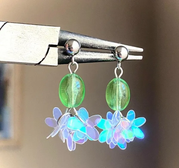 Handmade beautiful german beads & flower dangle earrings💚 - Image 2