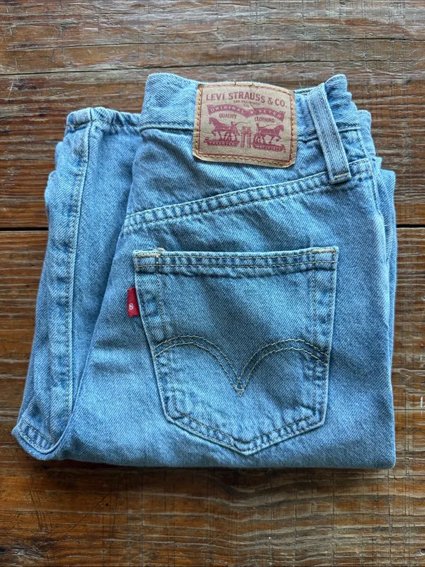 Levis High Waisted Straight Light Wash Jeans 29" Inseam Size 24 - Image 2
