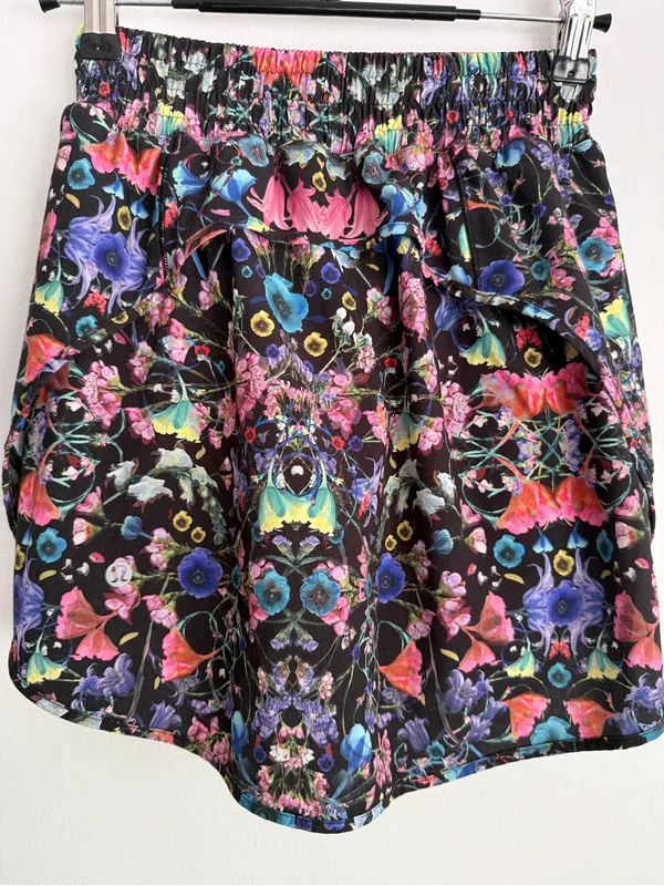 Lululemon Hotty Hot High Rise Skirt Skort Black Flowerscope Floral Size 2 W8AFWT - Image 4