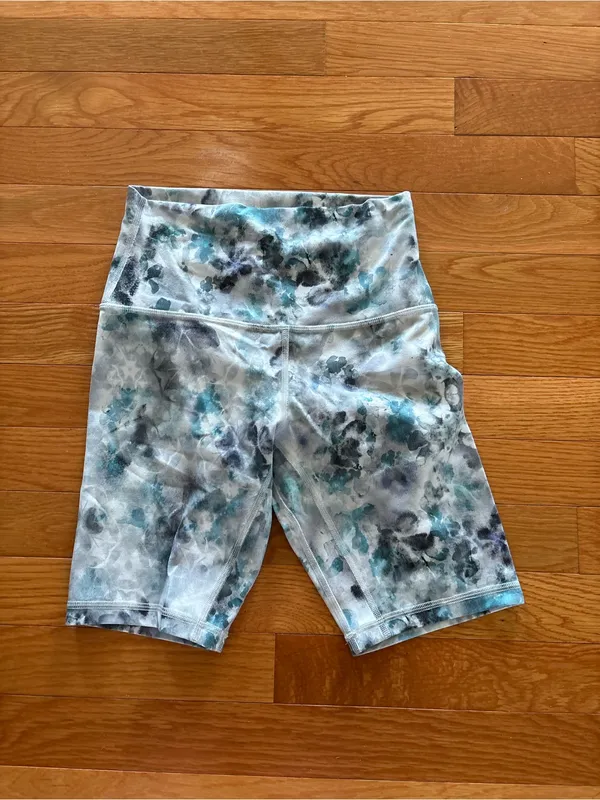 lululemon athletica Blue-Grey Tie-Dye Bike Shorts - Image 2
