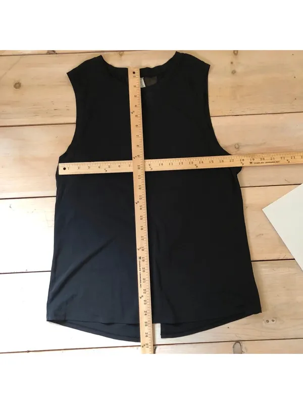 Fabletics EUC Women's Black Sleeveless Athletic Top Size M - Image 5