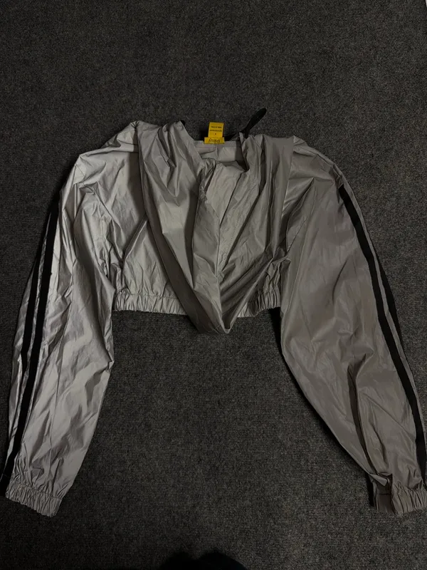 Daisy Gray Reflective Cropped Jacket - Image 4