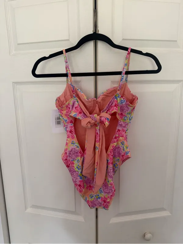 NWT Dippin' Daisy's Salt Water One Piece Garden Gables Floral Swimsuit Small - Image 6