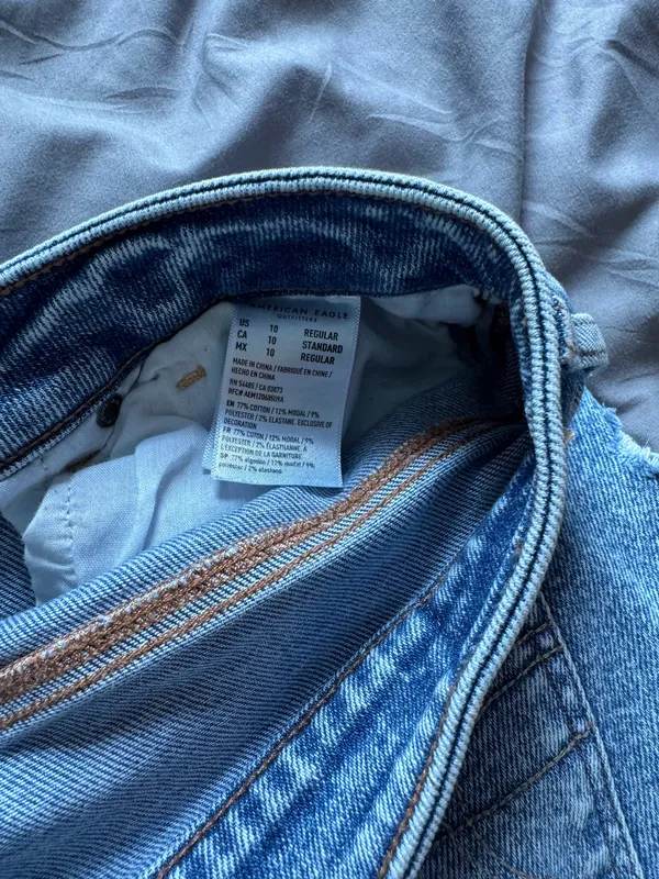 American Eagle Mom Jeans - Image 3