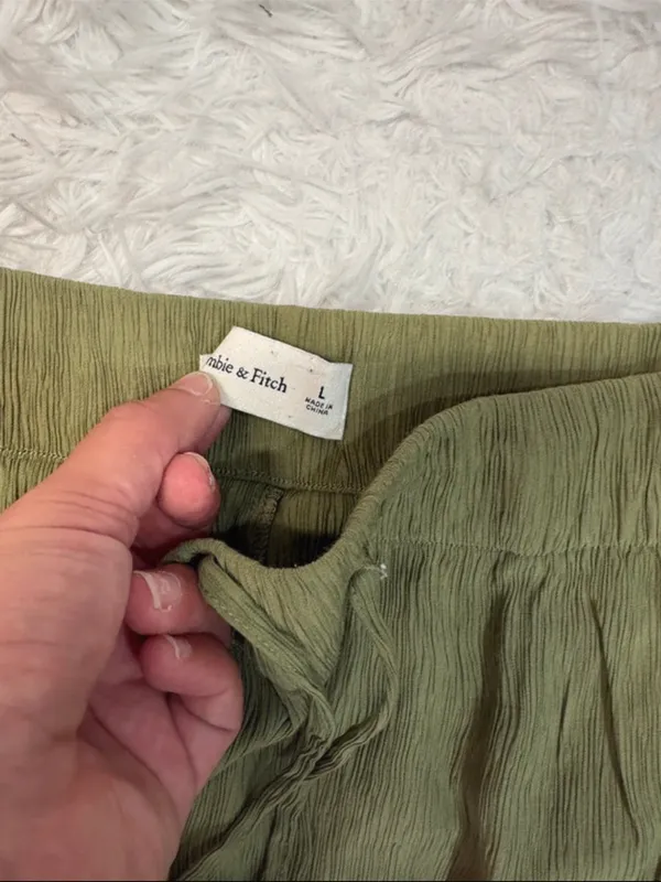 Abercrombie large green wide leg pants - Image 2