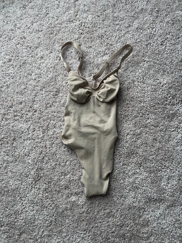 SKIMS Seamless Sculpt Bodysuit Thong - Image 3