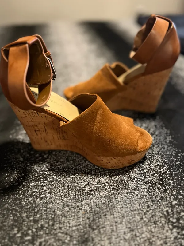 Womens 6.5 Marc Fisher Hadeya Open Toe Cork 4.5" Wedge Sandal - Image 5
