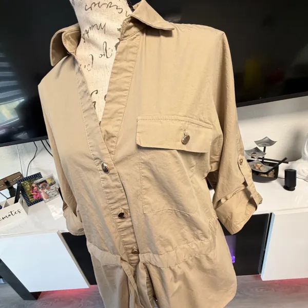 📌 TITLE Zara Khaki Tan Utility Drawstring Button Down Blouse Top XS - Image 12