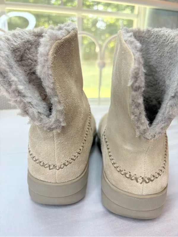 FitFlop Mukluk Shorty III Suede Shearling Boots Desert Taupe Size 9 - Image 4