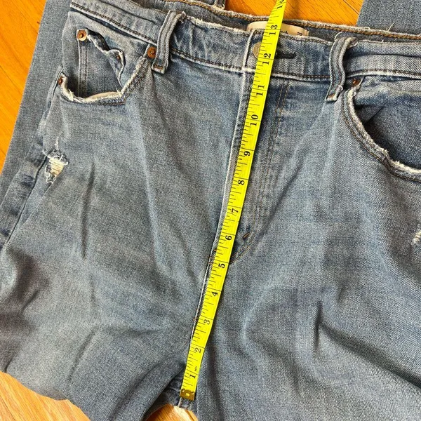 Abercrombie and Fitch Ankle Straight Ultra High Rise, distressed raw hem - Image 8