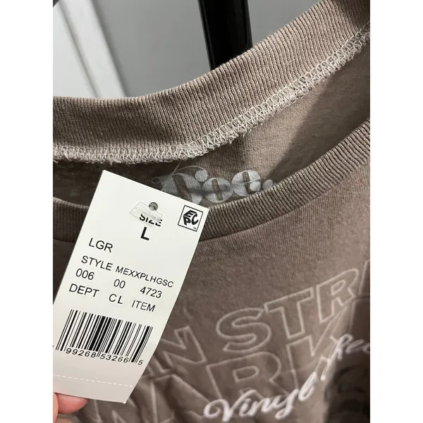 Graphic main st tshirt Size L - Image 2