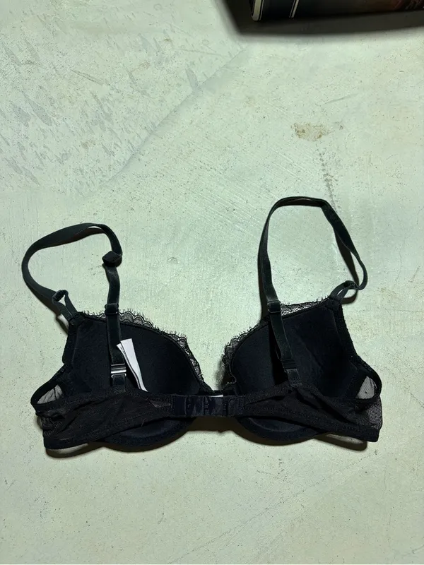 Victoria’s secret Black Lace lined Demi bra 32B - Image 4