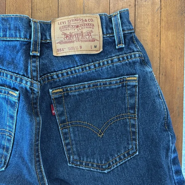 Womens Levis 551 Vintage Dark Wash Jeans Size 4 26x30 - Image 2