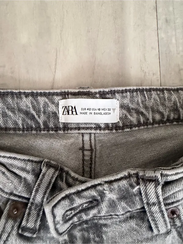 Zara Light Gray Straight Leg Women’s Jeans - Image 4