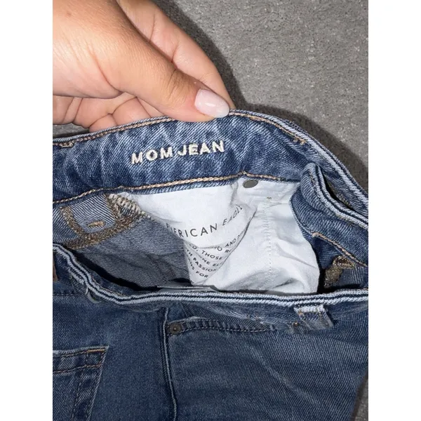 American Eagle‎ Outfitters Mom Jeans Light Wash Distressed Ripped Size 2 - Image 5
