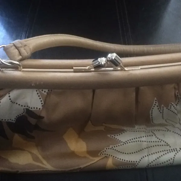 FINAL MARKDOWN Banana republic purse - Image 4