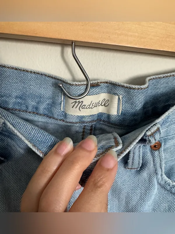 Madewell Mom Jean Short Light Wash Fray Hem High Waist Size 27 / 28 - Image 4