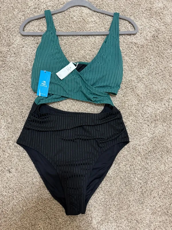 Cupshe Ribbed Cutout One Piece Swimsuit NWT Size M - Image 3
