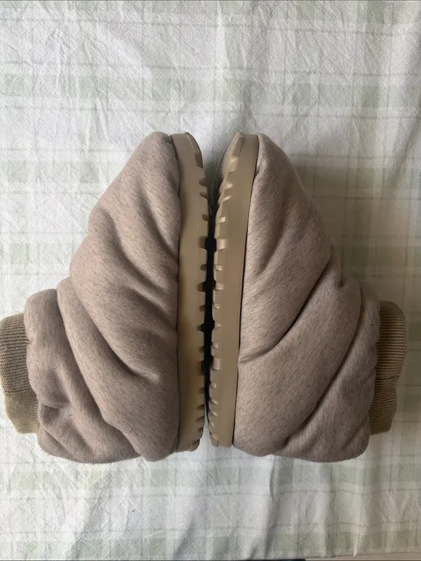 UGG Spaceslider Padded Slip-On Loungewear Slippers in Light Taupe - Image 4
