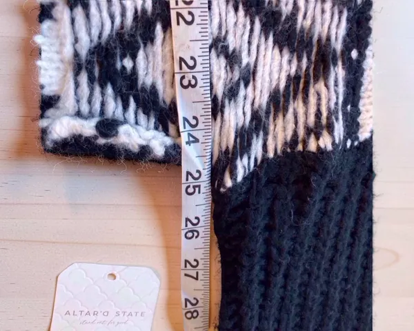 Altar'd State Geometric Fair Isle Cropped Sweater Black White Size M - Image 8