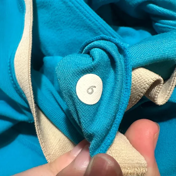 Lululemon Scoop Neck Racerback top size 6 turquoise Color - Image 3