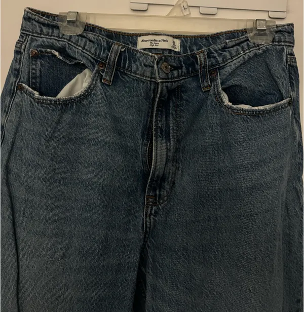 Abercrombie Loose High-Rise Jeans - Image 2