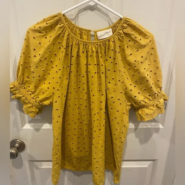 Universal Thread Womens‎ Mustard Yellow Eyelet Puff Sleeve Blouse Top Large L - Image 2