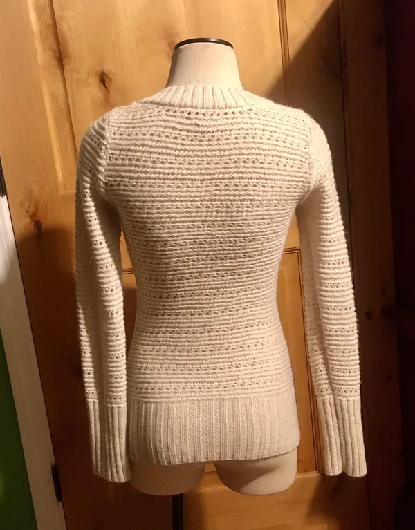 Cream Crochet Gold Knit V Neck Pullover Sweater $99 EUC XS - Image 4