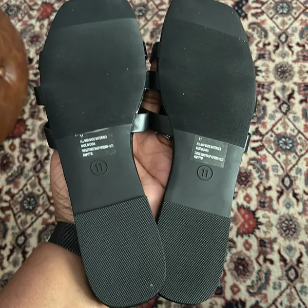 Universal Threads Black Sandals- Size 11 - Image 4
