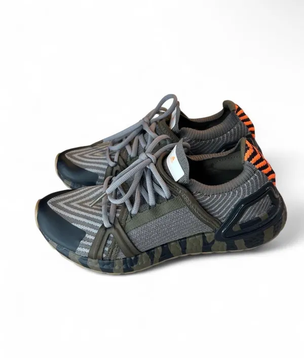 Adidas Primeblue sneakers with gray and black chevron pattern #running #chevron - Image 2