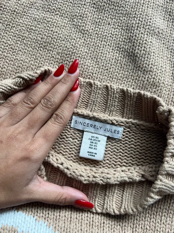 Sincerely Jules Tan And White Bow Sweater Size XS - Image 3
