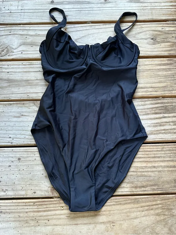 NWT Quince Italian underwire one piece swimsuit black medium - Image 3