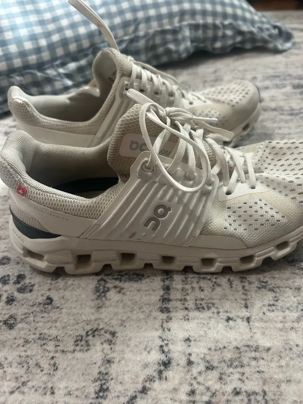 On Cloud Shoes Women’s - Image 2