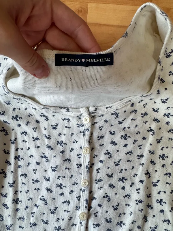 Brandy Melville Button-Up Top - Image 3