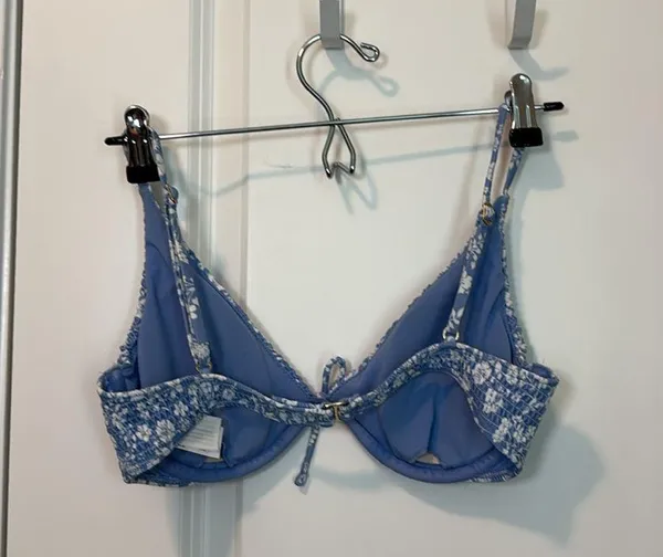Hollister blue floral smocked underwire bikini top - Image 6
