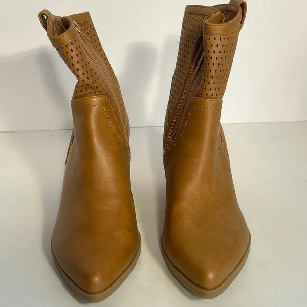Dolce Vita Kirby Tan Perforated Ankle Boots Women's Size 9 Stacked Heel‎ - Image 2