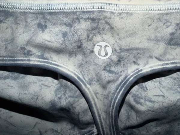 Lululemon sports bra size 8 - Image 2