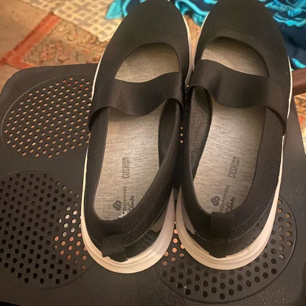 Clarks nova al black slip ons size 9.5 - Image 6